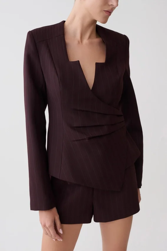 Blazer Agatha de cuello cuadrado – Rayas diplomáticas ciruela Blazer Agatha de cuello cuadrado – Rayas diplomáticas ciruela