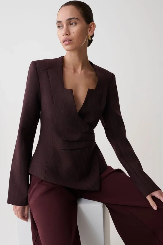 Blazer Agatha de cuello cuadrado – Rayas diplomáticas ciruela Blazer Agatha de cuello cuadrado – Rayas diplomáticas ciruela