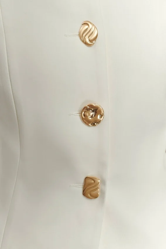 Blazer Asia con botones mixtos – Marfil Blazer Asia con botones mixtos – Marfil
