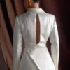 Blazer de satén entallado Ada – Marfil Blazer de satén entallado Ada – Marfil