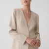 Blazer de traje sin cuello Solenne – Natural jaspeado Blazer de traje sin cuello Solenne – Natural jaspeado