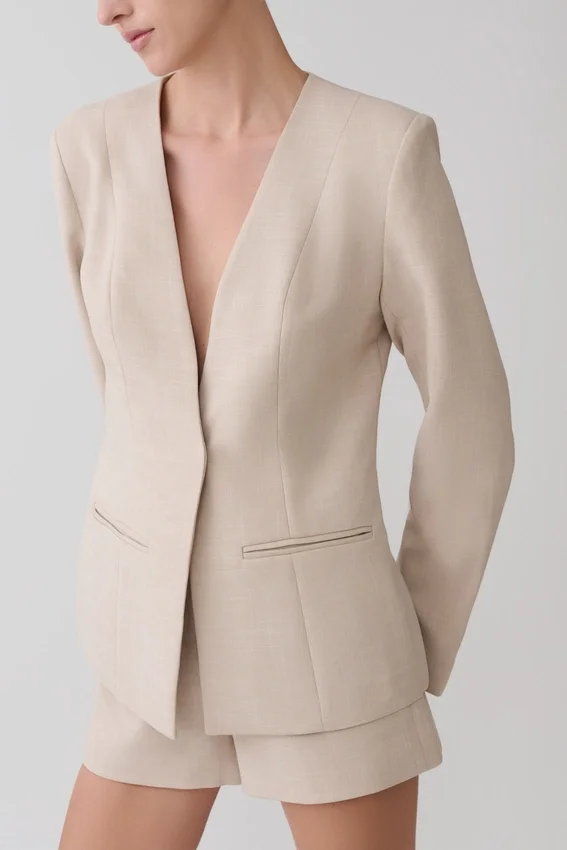 Blazer de traje sin cuello Solenne – Natural jaspeado Blazer de traje sin cuello Solenne – Natural jaspeado