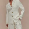Blazer entallado Bellamy – Marfil Blazer entallado Bellamy – Marfil