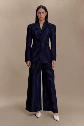 Pantalones anchos plisados Jacqueline – Rayas diplomáticas azul marino