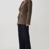 Blazer estructurado Romy con detalles metálicos – Espiga Blazer estructurado Romy con detalles metálicos – Espiga