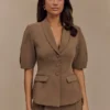 Blusa de traje con mangas abullonadas Opal – Marrón cacao Blusa de traje con mangas abullonadas Opal – Marrón cacao