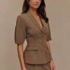 Blusa de traje con mangas abullonadas Opal – Marrón cacao Blusa de traje con mangas abullonadas Opal – Marrón cacao