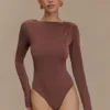 Body con hombreras Elsie – Chocolate Body con hombreras Elsie – Chocolate