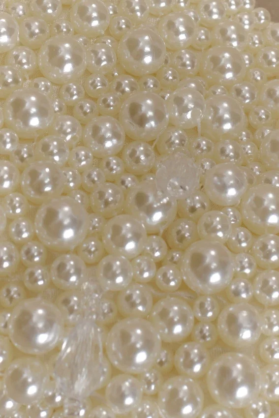 Bolso Amara con cuentas en forma de lágrima y perlas – Blanco Bolso Amara con cuentas en forma de lágrima y perlas – Blanco