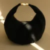 Bolso de hombro de piel Bristol Croissant – Negro Bolso de hombro de piel Bristol Croissant – Negro