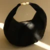 Bolso de hombro de piel Bristol Croissant – Negro Bolso de hombro de piel Bristol Croissant – Negro