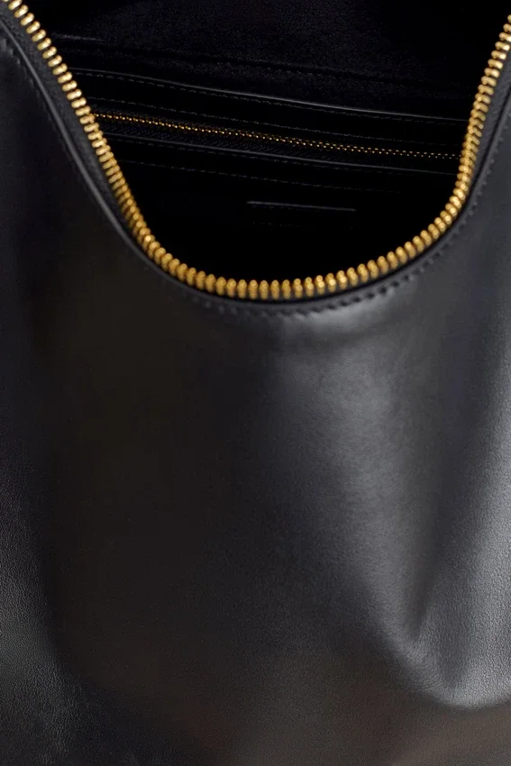 Bolso de hombro de piel Bristol Croissant – Negro Bolso de hombro de piel Bristol Croissant – Negro
