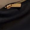 Bolso de hombro de piel Bristol Croissant – Negro Bolso de hombro de piel Bristol Croissant – Negro