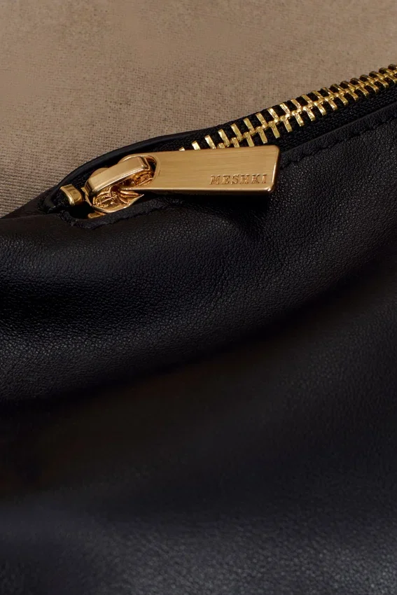 Bolso de hombro de piel Bristol Croissant – Negro Bolso de hombro de piel Bristol Croissant – Negro