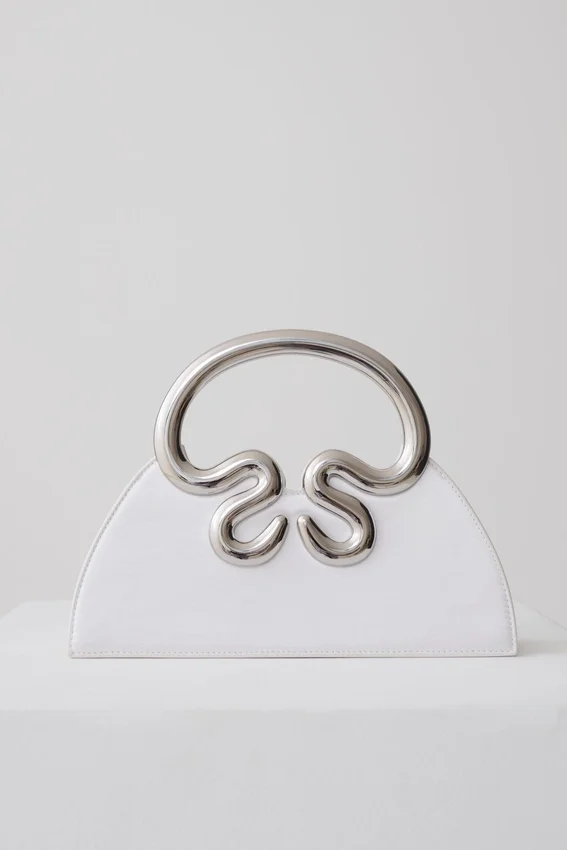 Bolso de mano con marco de satén Elianne – Blanco Bolso de mano con marco de satén Elianne – Blanco