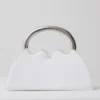 Bolso de mano con marco de satén Elianne – Blanco Bolso de mano con marco de satén Elianne – Blanco