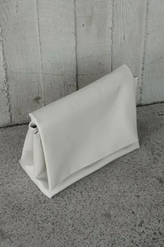 Bolso de mano oversize de piel sintética Kiera – Marfil