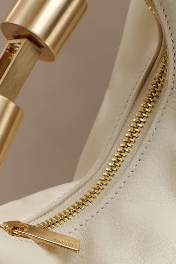 Bolso de piel Bristol Mini Croissant – Marfil Bolso de piel Bristol Mini Croissant – Marfil