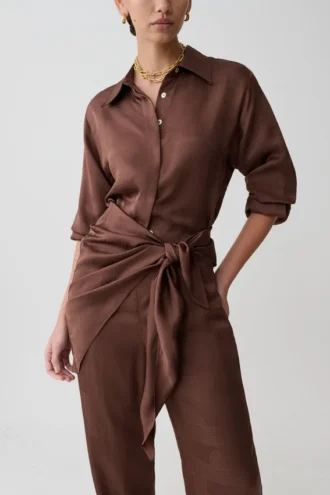 Camisa de manga larga de satén Gia – Chocolate