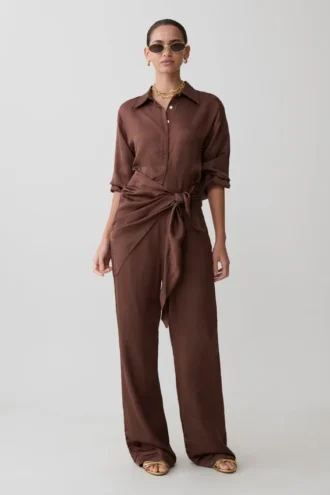 Pantalones de satén con lazo cruzado Gia – Chocolate Pantalones de satén con lazo cruzado Gia – Chocolate