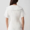 Camisa de pantalones cortos Melody con cuello de encaje – Blanca Camisa de pantalones cortos Melody con cuello de encaje – Blanca