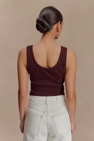 Camiseta sin mangas con cuello redondo Maeva – Chocolate