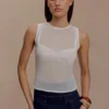 Camiseta sin mangas de punto transparente Dollie – Marfil Camiseta sin mangas de punto transparente Dollie – Marfil