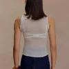 Camiseta sin mangas de punto transparente Dollie – Marfil Camiseta sin mangas de punto transparente Dollie – Marfil