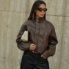 Chaqueta bomber de imitación de cuero Curtis – Chocolate oscuro Chaqueta bomber de imitación de cuero Curtis – Chocolate oscuro