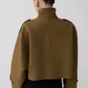 Chaqueta bomber Rue con cuello de embudo – Caqui Chaqueta bomber Rue con cuello de embudo – Caqui