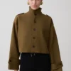 Chaqueta bomber Rue con cuello de embudo – Caqui Chaqueta bomber Rue con cuello de embudo – Caqui