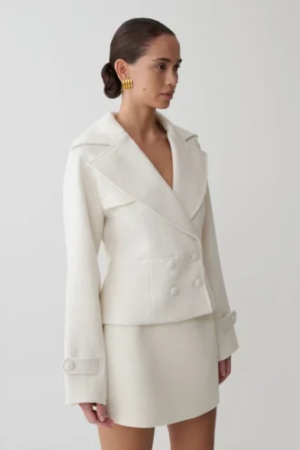Chaqueta corta con cuello Elara – Marfil