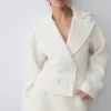 Chaqueta corta con cuello Elara – Marfil