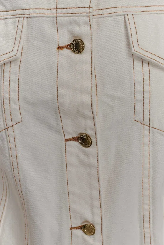 Chaqueta Denim entallada Kirra – Blanca Chaqueta Denim entallada Kirra – Blanca