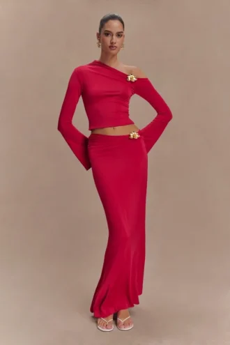 Falda maxi asimétrica Ainsley con adornos florales – Rosa fucsia