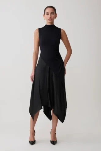 Falda midi asimétrica de satén Coralie – Negro