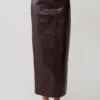 Falda midi de imitación de piel de cocodrilo Thalia – Merlot Falda midi de imitación de piel de cocodrilo Thalia – Merlot