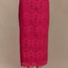Falda midi Kensley Broderie – Dragonfruit Falda midi Kensley Broderie – Dragonfruit