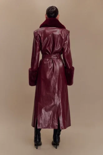Gabardina Bec de piel sintética con pelo sintético – Rojo cereza