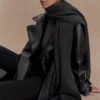 Gabardina Tarah de imitación de piel – Negro Gabardina Tarah de imitación de piel – Negro