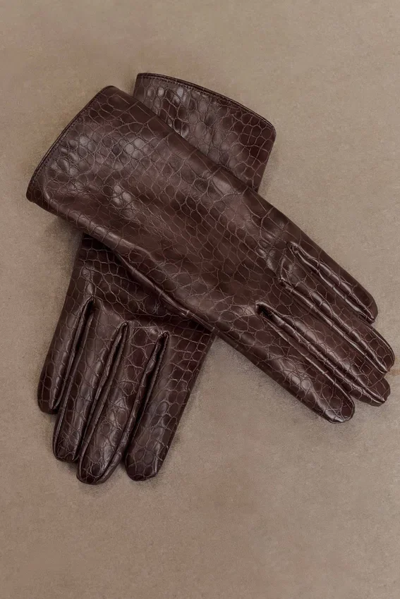 Guantes Atlas de piel sintética con estampado de cocodrilo – Chocolate Guantes Atlas de piel sintética con estampado de cocodrilo – Chocolate