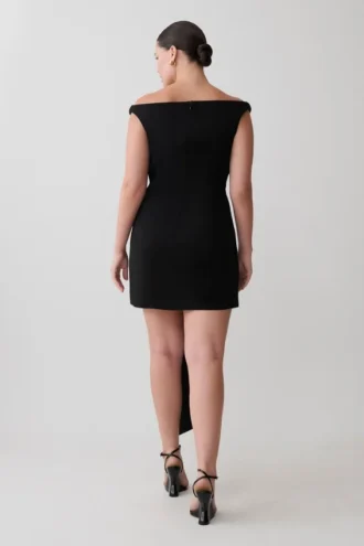 Minivestido con hombros descubiertos y lazo en la cintura Runa – Negro