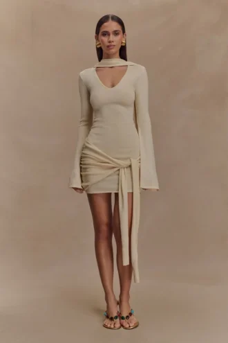 Minivestido de punto Taron con pañuelo – Crema