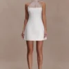 Minivestido de traje Riley con cuello halter – Marfil Minivestido de traje Riley con cuello halter – Marfil
