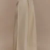 Pantalón de lino de talle medio y pierna ancha Raya – Beige natural Pantalón de lino de talle medio y pierna ancha Raya – Beige natural