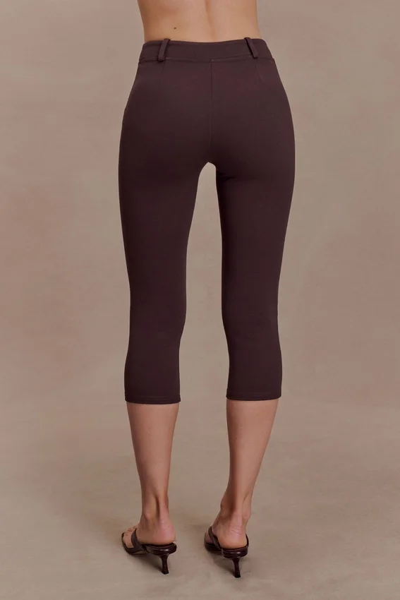 Pantalones capri de crepé elástico Blanca – Chocolate Pantalones capri de crepé elástico Blanca – Chocolate