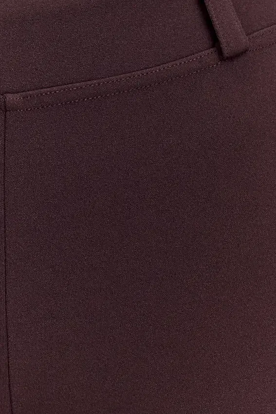 Pantalones capri de crepé elástico Blanca – Chocolate Pantalones capri de crepé elástico Blanca – Chocolate