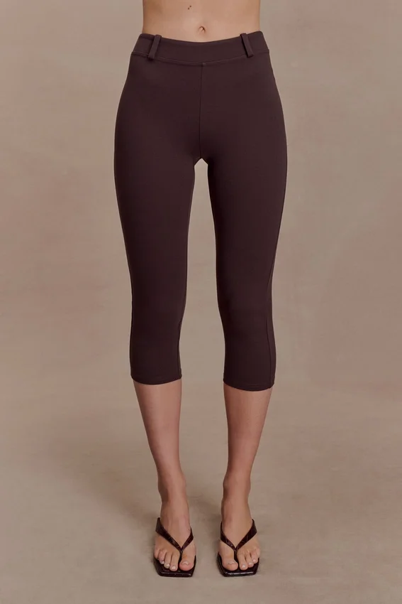 Pantalones capri de crepé elástico Blanca – Chocolate Pantalones capri de crepé elástico Blanca – Chocolate
