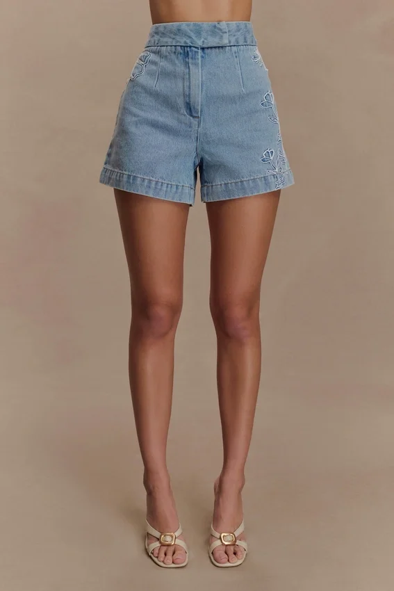 Pantalones cortos bordados Kylee – Azul medio Pantalones cortos bordados Kylee – Azul medio