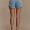 Pantalones cortos bordados Kylee – Azul medio Pantalones cortos bordados Kylee – Azul medio